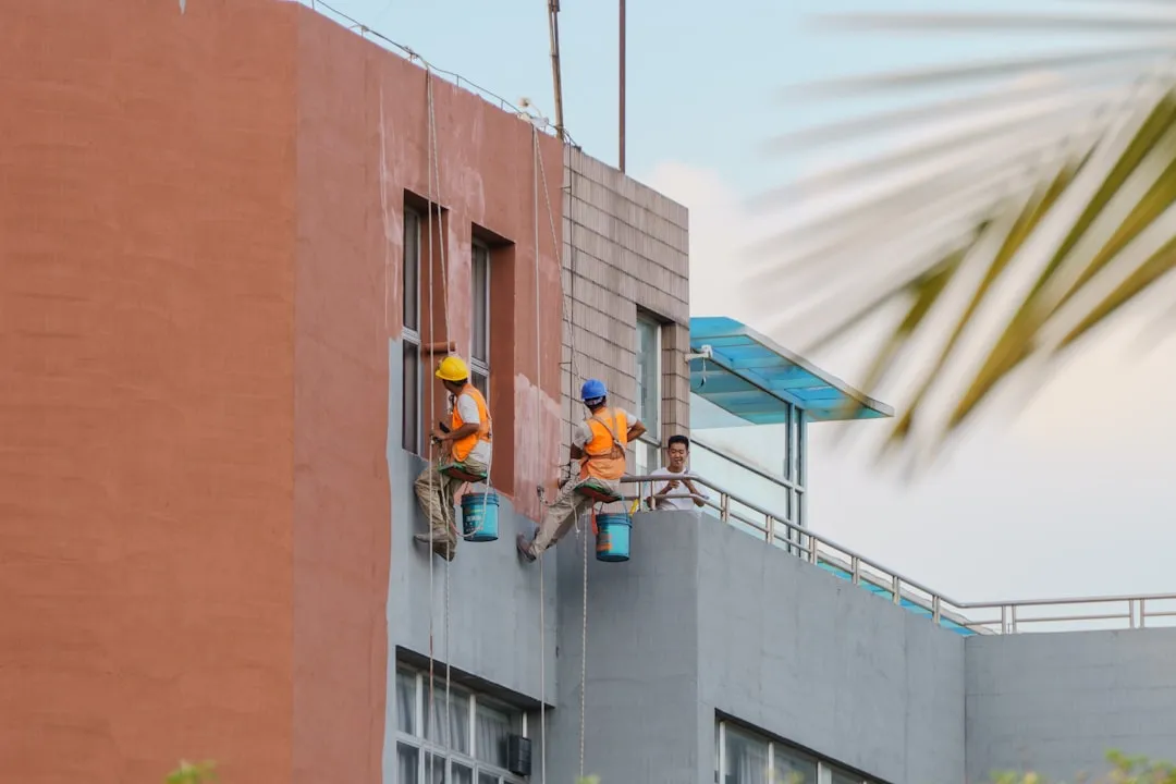 工业厂房与民用建筑机电安装方案对比及选型建议正文配图 2